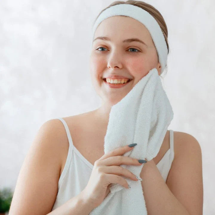 6 Skincare Practices to Start in Your 20s (Your Future Self Will Thank You!)